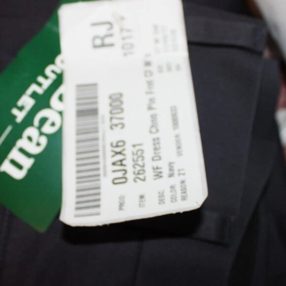 L.L. Bean Navy Blue Men's Pants 37 x 32 Wrinkle Free Cotton - Picture 5 of 8